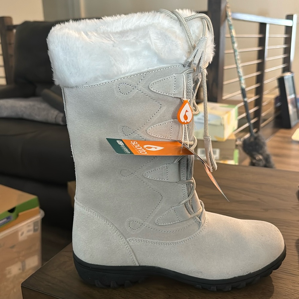 Sporto Winter White Megan style. Size 10. Never worn, new in box